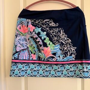 🦩Lilly Pulitzer Luxletic beautiful Navy Floral Skort like new condition